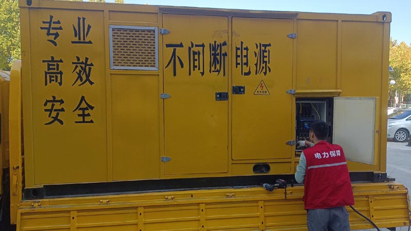岳普湖柴油发电机组和UPS电源配合使用时，如何避免切换过程中的电力中断？